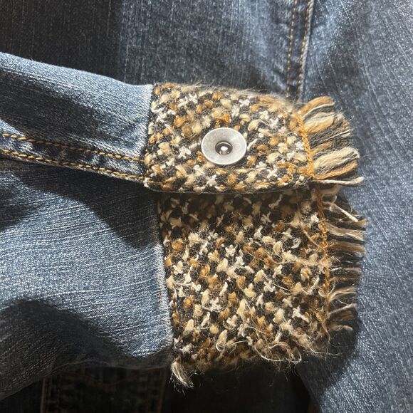 Coldwater Creek Women's Size 8 (Small)Long Sleeve Embroidered Hem Jean Jacket - Picture 8 of 8